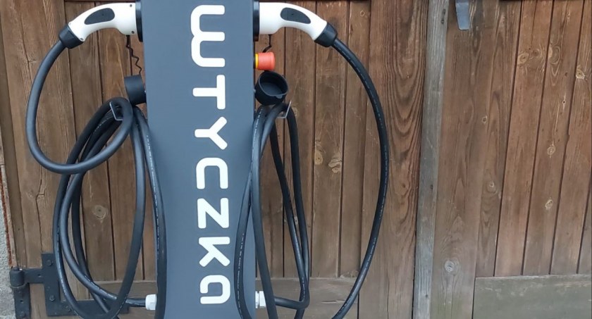 Przyjazna Energia na Warmii i Mazurach we współpracy z firmą wtyczka.eu pracują nad zwiększeniem infrastruktury do ładowania aut elektrycznych