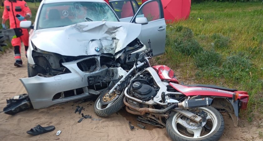 Policjanci wykonali oględziny miejsca wypadku (Fot. KPP Bartoszyce)