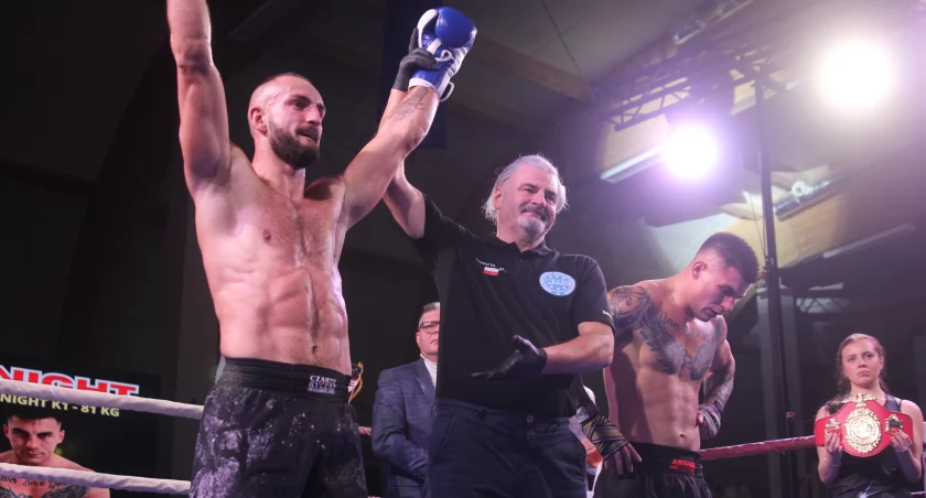 Rafał Kamiński zdobył złoty pas Zawodowego Mistrza Federacji DFN w kategorii K1 - 81kg (Fot. Tomasz Miroński)