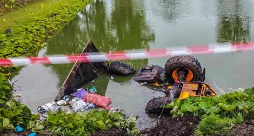 Operatora ładowarki niestety nie udało się uratować (Fot. OSP Bisztynek)