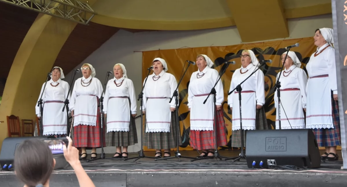 Warmianki Sępopolskie wykonały trzy pieśni folkloru wileńskiego: „Kalina Malina”, „Wino Zielone” oraz „Bystra Reczeńka” (Fot. Archiwum)