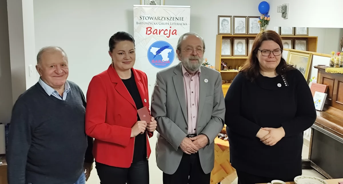 W spotkaniu autorskim bartoszyczanki Beaty Kibickiej i olsztynianki Katarzyny Anny Koziorowskiej wzięło udział 11 osób – Barcjan i troje gości (Fot. Archiwum)