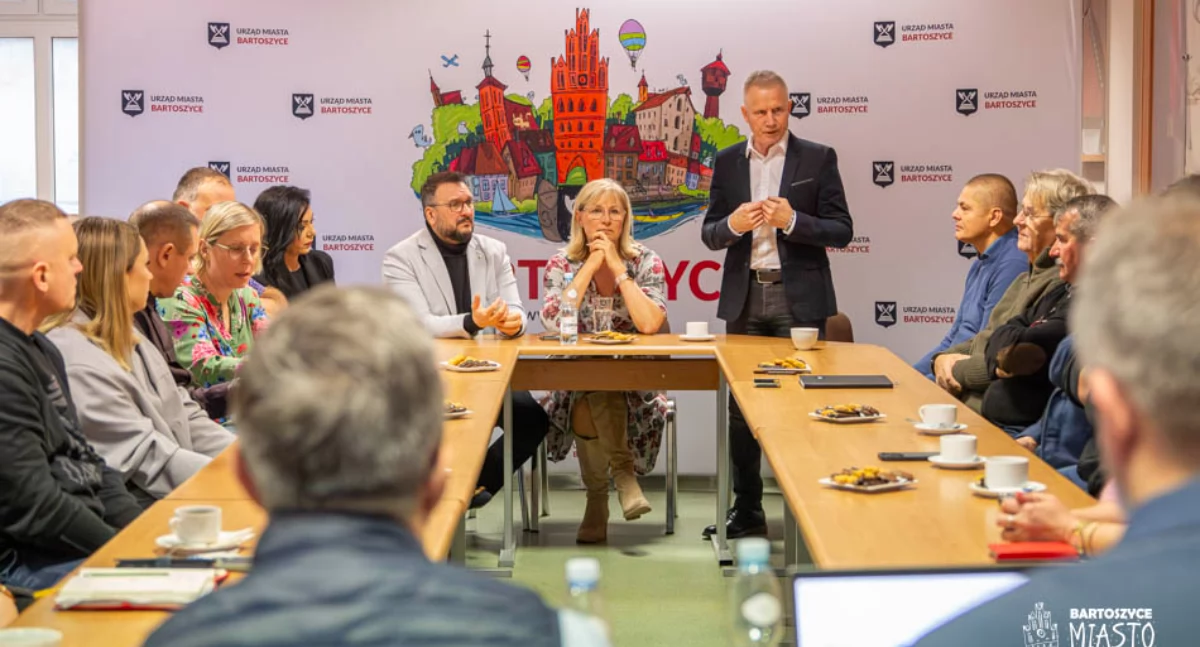Inicjatywa ta spotkała się z pozytywnym przyjęciem, a wielu uczestników wyraziło zadowolenie z możliwości bezpośredniego kontaktu z władzami miasta (Fot. UM Bartoszyce)