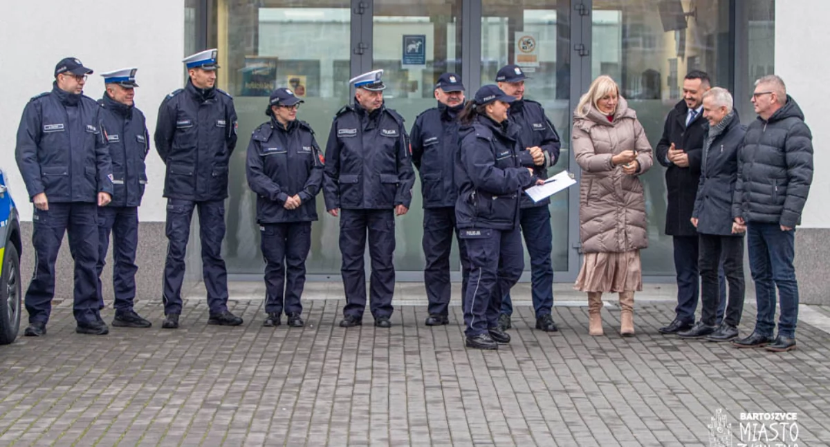 W wydarzeniu uczestniczyli przedstawiciele lokalnych samorządów, które współfinansowały zakup pojazdu w ramach programu 