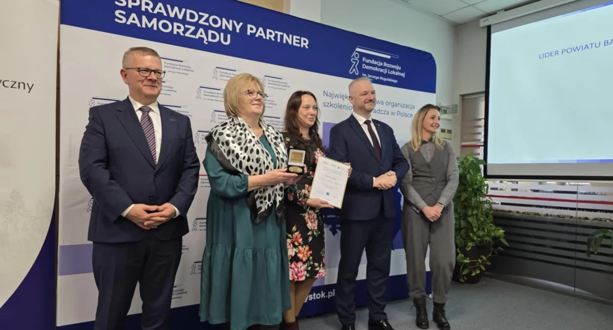 Statuetki i wyróżnienia miały przyjemność odebrać Przewodnicząca Rady Miasta Grażyna Sawicz i  Edyta Jarmoluk, skarbnik Górowa Iławeckiego, która  podkreśla znaczenie pozyskiwania środków zewnętrznych (Fot. Archiwum)