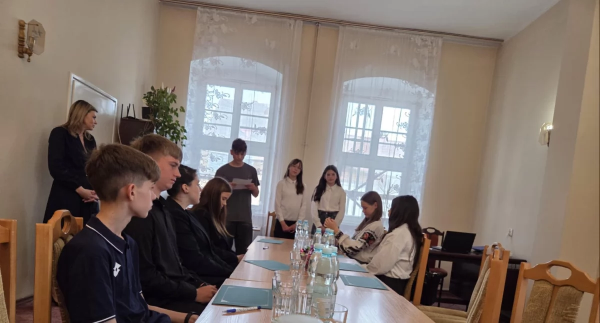 Radni Młodzieżowej Rady Miasta w Górowie Iławeckim podczas posiedzenia (Fot. Archiwum)