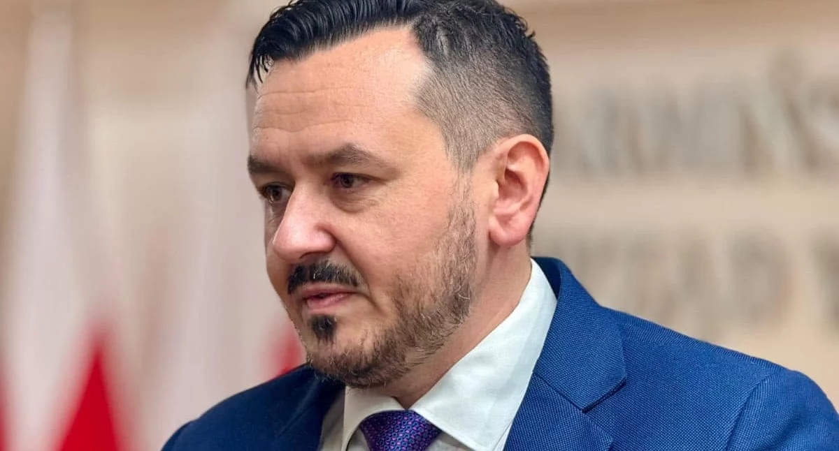 Wicestarosta Paweł Wójcik wskazuje, że szczegółowe plany organizacyjne należą do dyrekcji szpitala (Fot. Fanpage Paweł Wójcik - Wicestarosta Powiatu Bartoszyckiego)