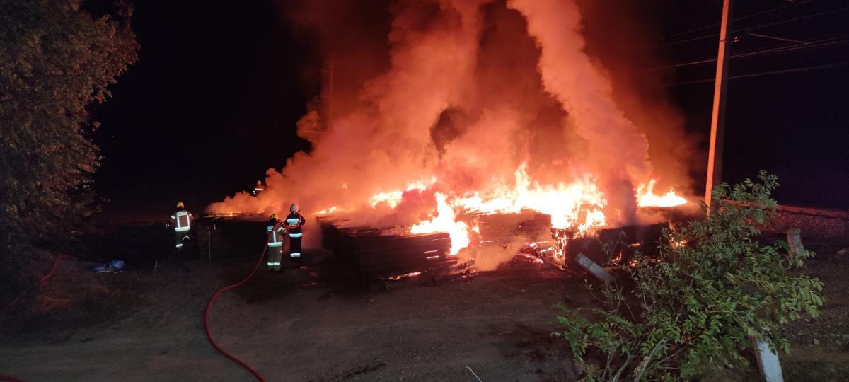 W Sątopach-Samulewo spaliło się ok. 600 sztuk podkładów kolejowych