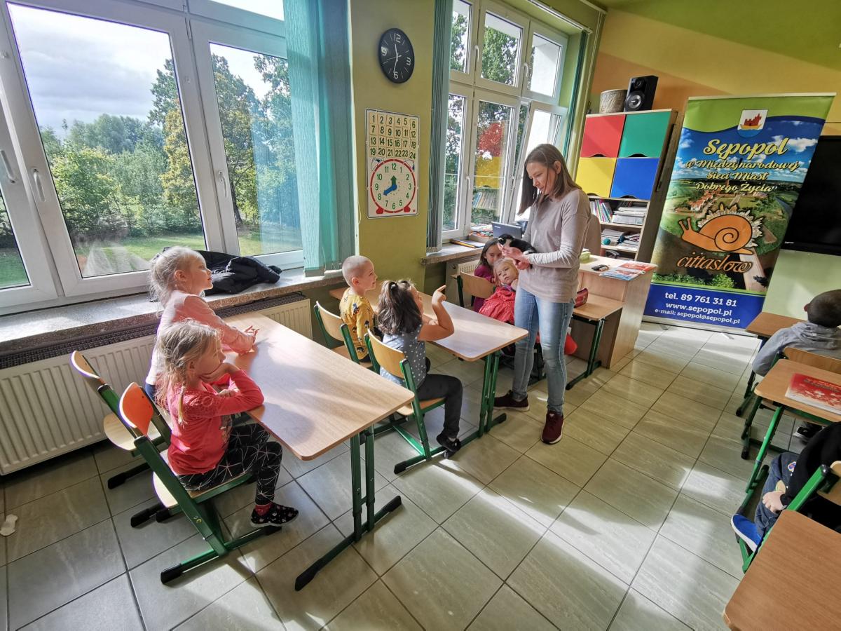 Podczas tegorocznego Tygodnia Cittaslow sępopolska młodzież uczyła się wrażliwości na krzywdę bezdomnych kociaków oraz poznawała lokalną kulturę