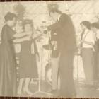 Sylwester 1984, pani Elżbieta prowadzi go z bratem Jarkiem
(Fot. Archiwum Elżbiety...