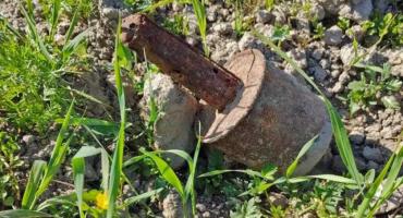 Bezledy// Granat na granicy znaleźli funkcjonariusze SG