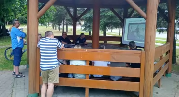Bartoszyce: Fascynująca prelekcja o historii regionalnej pod chmurką
