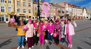 Marsz Różowej Wstążki w Bartoszycach promuje profilaktykę raka piersi