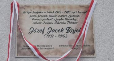 Pamiątkowe tablice dla bartoszyckich poetów. Teresa Bratek i Jacek Rojek upamiętnieni